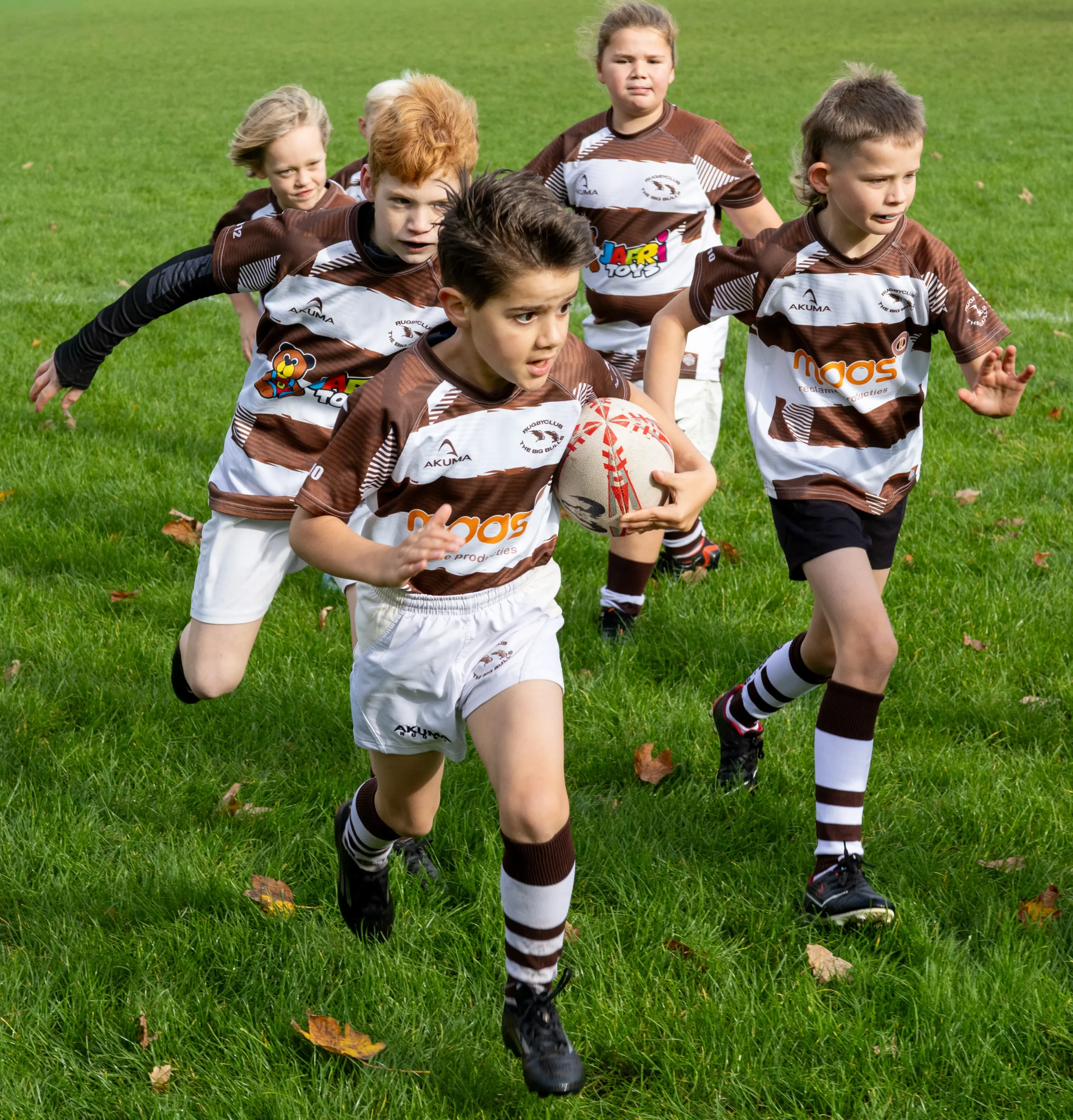 Rugbyclub The Big Bulls in Almelo – jeugdspeler met de bal